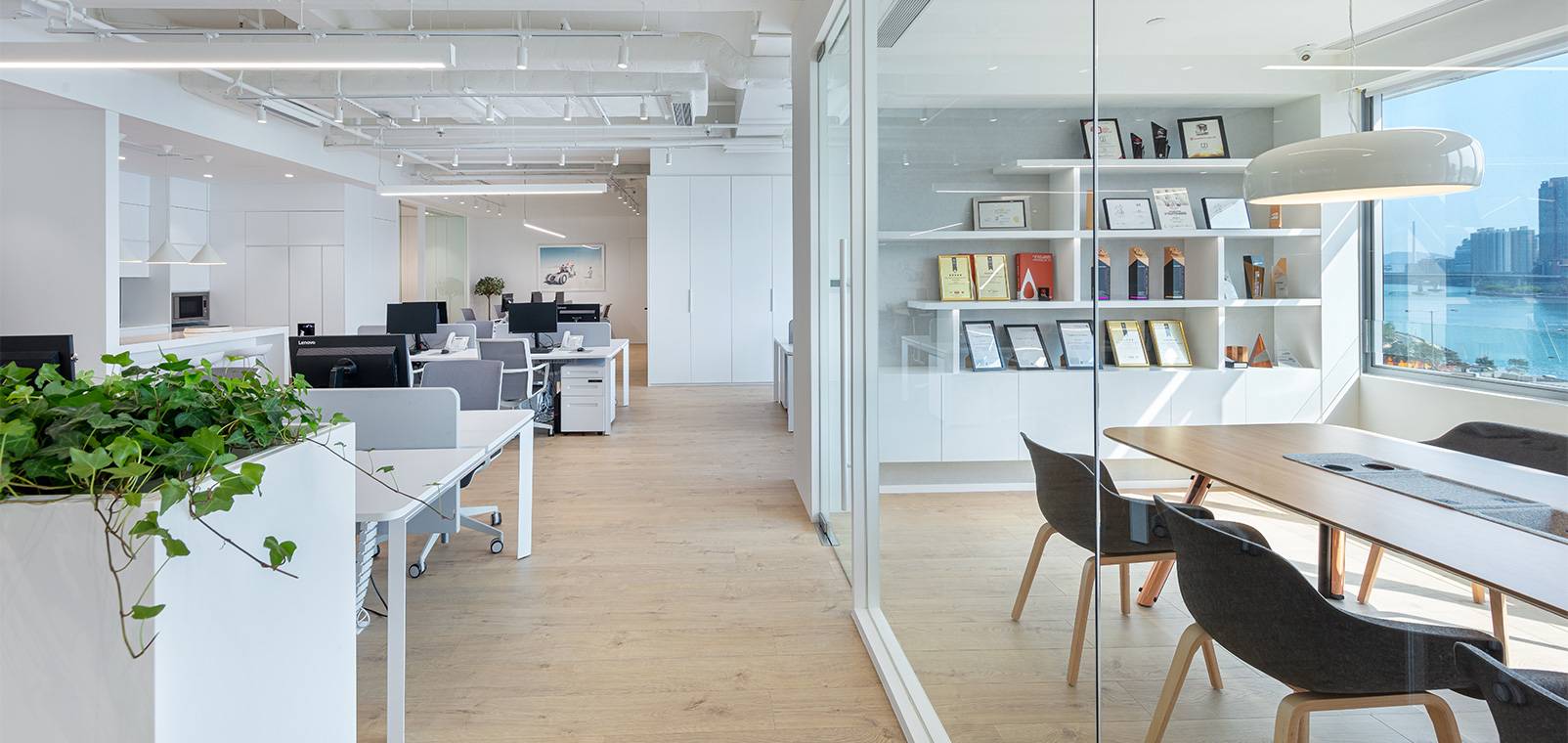 A Minimalist Workplace | Grande work+ Office Design